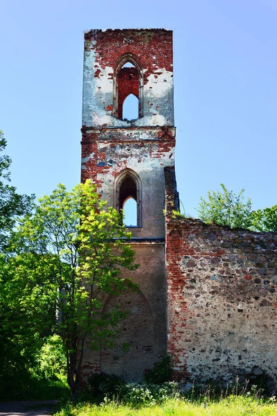 Стародавня Вежа Руїни Цегляної Кам Яної Стіни Готичної Лютеранської Церкви — стокове фото