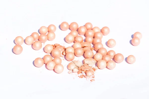 Toz allık için set arka ışık saçan bir etkisi ile topları içinde. Kalıcı makyaj kozmetik