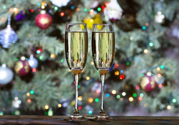 Verres Noël Avec Champagne Sur Fond Arbre Noël Avec Des — Photo