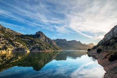 Yansımalı nehir manzarası Palma de Mallorca