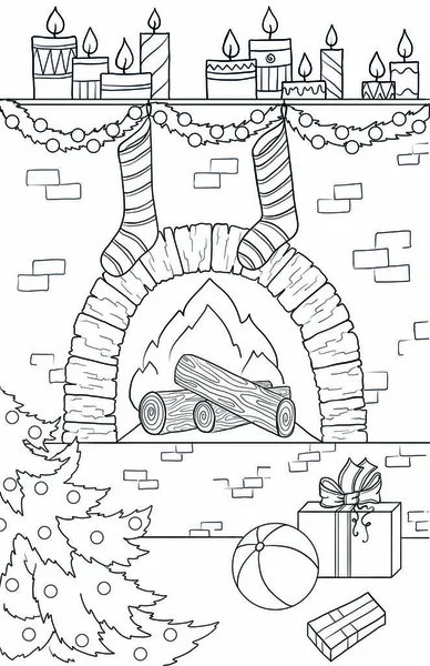 Nouvel an et thème de Noël. Croquis dessiné à la main en noir et blanc pour livre à colorier adulte ou enfant. Cheminée, chaussettes et sapin de Noël, cadeaux, boules et bougies . — Image vectorielle