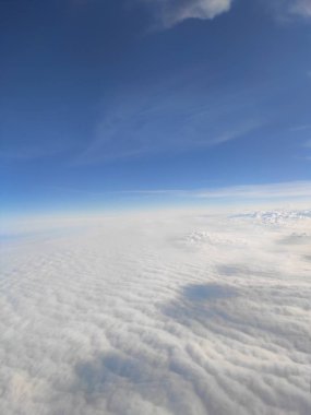 Gökyüzündeki beyaz bulutlar