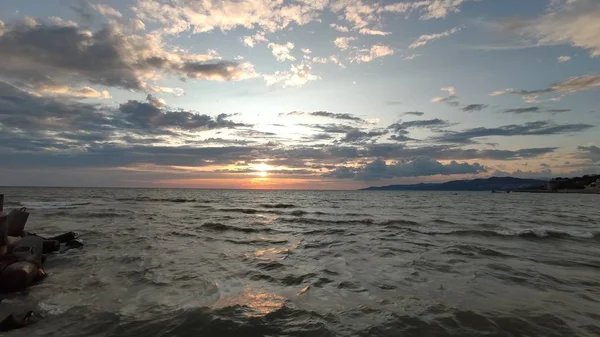 Coucher Soleil Sur Mer Avec Des Nuages — Photo