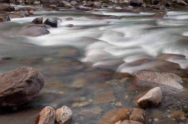 Río Ara en los Pirineos de Huesca. — Foto de Stock