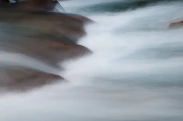 Fiume Ara nei Pirenei di Huesca. — Foto Stock