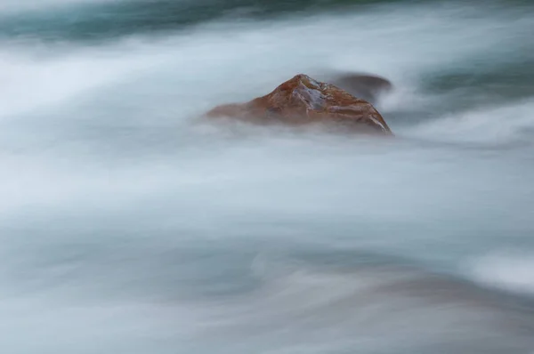 Річка Ара у Піренеях Уеска.. — стокове фото