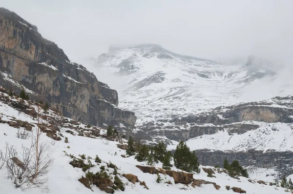 Valle di Ordesa nel Parco Nazionale di Ordesa e Monte Perdido. — Foto Stock