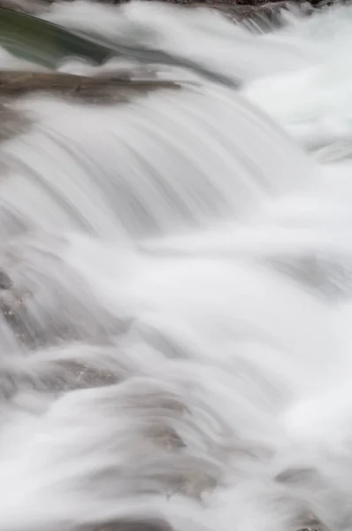 Río Bellos en el Parque Nacional Ordesa y Monte Perdido. — Foto de Stock