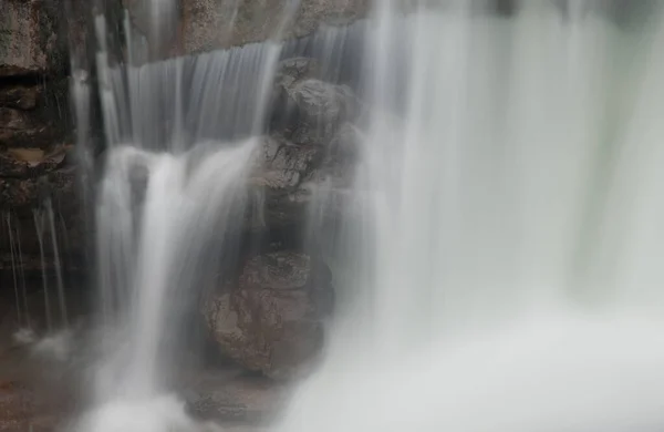 Cachoeira no Parque Nacional da Ordesa e Monte Perdido. — Fotografia de Stock