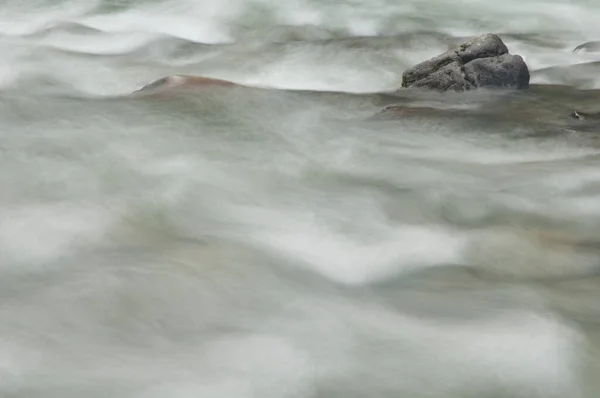 Bellos Fluss im Nationalpark Ordesa und Monte Perdido. — Stockfoto