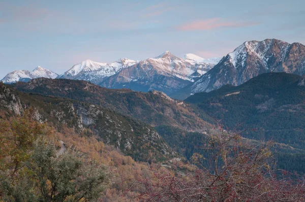 Escuain Vadisi ve Ordesa ve Monte Perdido Ulusal Parkı 'nın zirveleri. — Stok fotoğraf