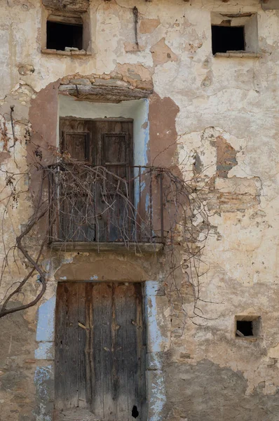 Casa abandonada na aldeia de Rodellar. — Fotografia de Stock