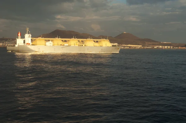 Schip aan de kust van Las Palmas de Gran Canaria. — Stockfoto