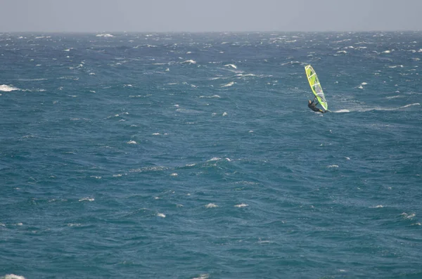 Planche à voile sur la côte d'Arinaga. — Photo