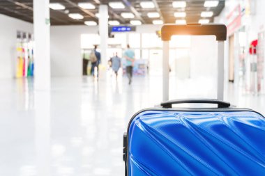 Havaalanı terminalinde bagaj Seyahat konsepti