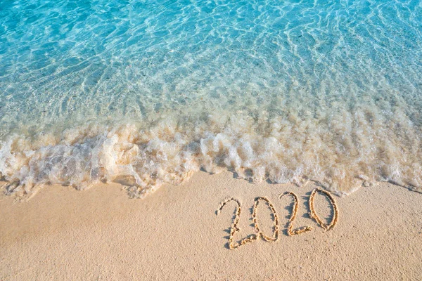Νέο έτος 2020 καλοκαίρι ιδέα, μαλακό κύμα με την αμμώδη παραλία b — Φωτογραφία Αρχείου