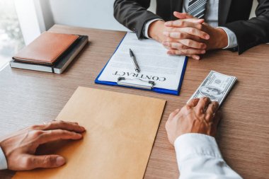 Yolsuzluk ve rüşvetle, dolar faturaları veren Işadamı