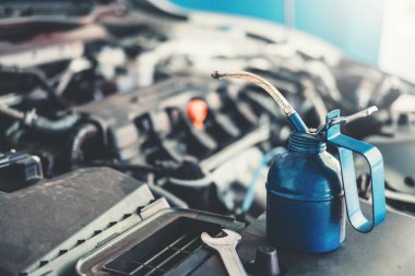 Oto tamir servis ve bakım araba çalışan araba tamircisi