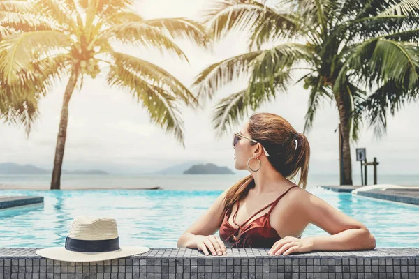 Carefree woman relaxation in swimming pool summer Holiday concep — Stock Photo, Image