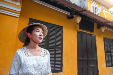 Hoi An Sokaklarında Seyahat kadın, Vietnam