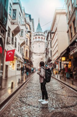 İstanbul Galata Kulesi'nde Seyahat Eden Adam, Türkiye