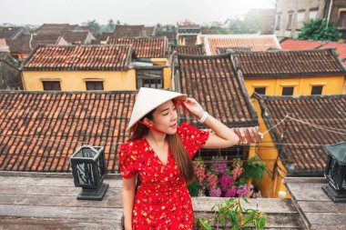 Hoi An Sokaklarında Seyahat kadın, Vietnam