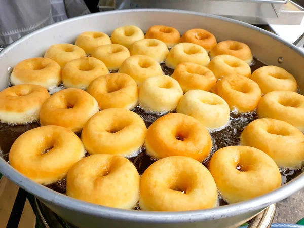 Donuts Fritos Óleo Quente Panela — Fotografia de Stock