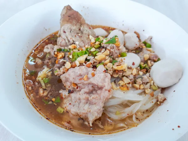 Spicy Tom Yum Mie Dengan Daging Babi Makanan Thailand — Stok Foto