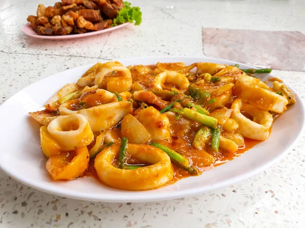 Calamari Fritto Con Uova Salate Cibo Tailandese — Foto Stock