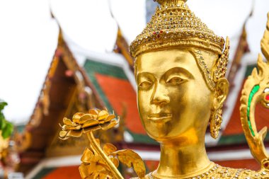 Heykeli Wat Phra Kaew, Bangkok, Tayland için Emerald Buda Tapınağı altın Kinnari