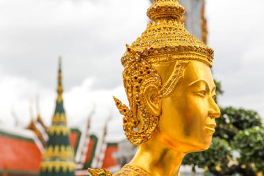 Heykeli Wat Phra Kaew, Bangkok, Tayland için Emerald Buda Tapınağı altın Kinnari