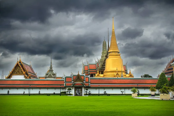 Wat Phra Kaew Chrám Smaragdového Buddhy Oblohou Bangkoku Thajsko — Stock fotografie