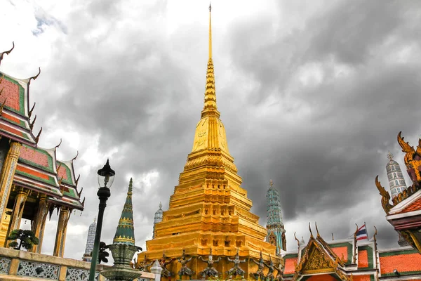 Wat Phra Kaew Temple Emerald Buddha Cloudy Sky Bangkok Thailand — Stock Photo, Image