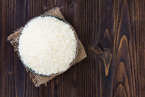 Tahta Masada Kasede Beyaz Pirinç — Stok fotoğraf