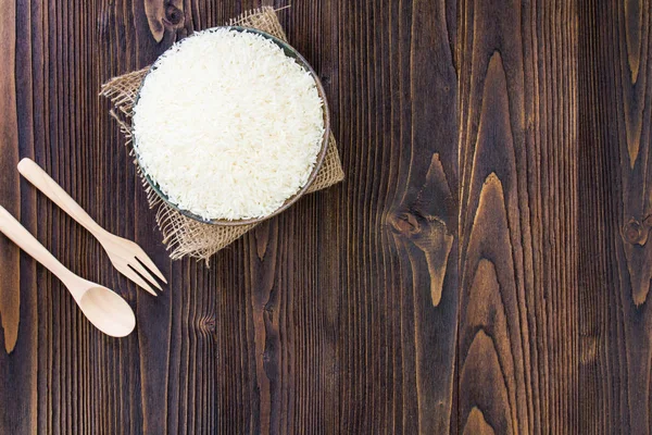 Beyaz Pirinç Tahta Kaşık Çatal Ahşap Tablo — Stok fotoğraf