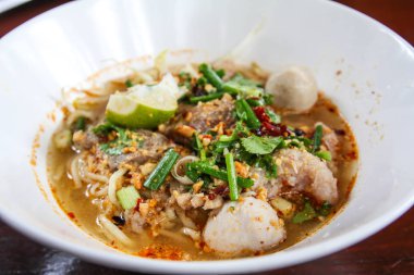 Tay baharatlı Noodle, Tom Yum ile domuz eti, Tayland Gıda.