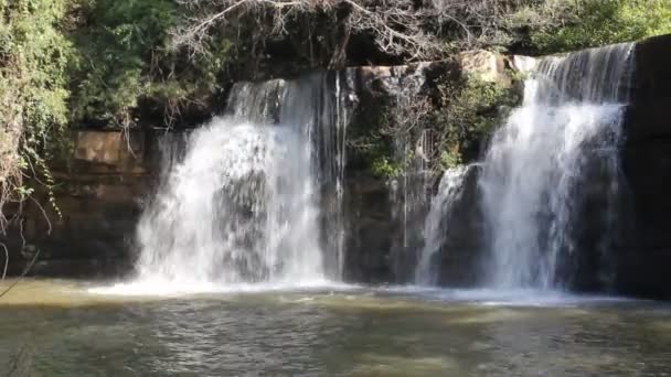 在泰国瀑布的观 — 图库视频影像