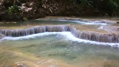 Erawan şelale Kanchanaburi, Tayland.