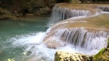 Erawan şelale Kanchanaburi, Tayland.