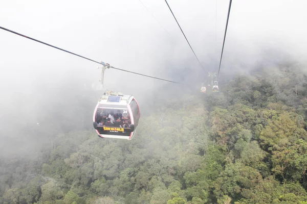 Nang Vietnam Febrero 2019 Muchos Turistas Teleférico Visitan Hill Mountain — Foto de Stock