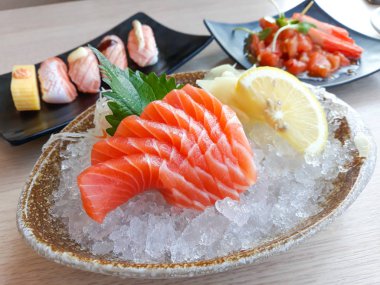 Somon Sashimi ve Suşi , Japon gıda.