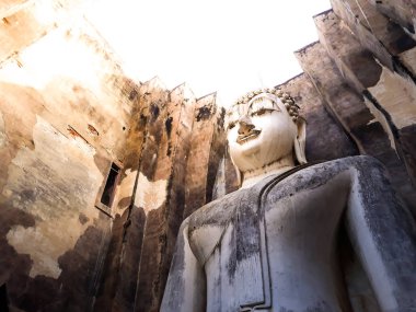 Wat Si Chum Tapınağı Sukhothai Tarihi Parkı, Tayland.