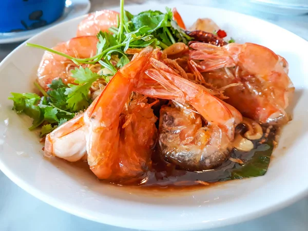 Gamberetti fritti con salsa tamarindo. — Foto Stock