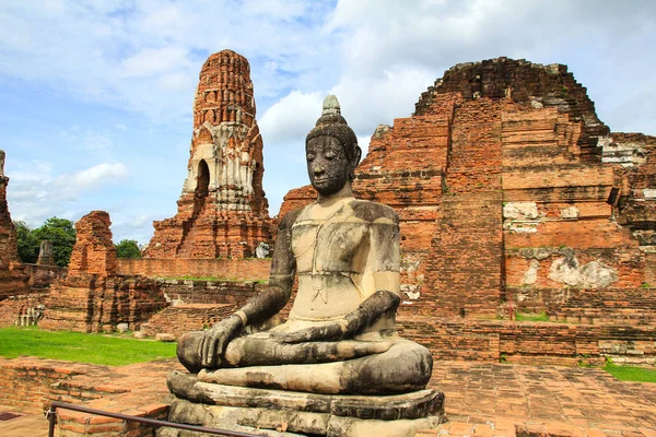 Wat Mahathat v Ayutthaya Historical Park, Thajsko. — Stock fotografie