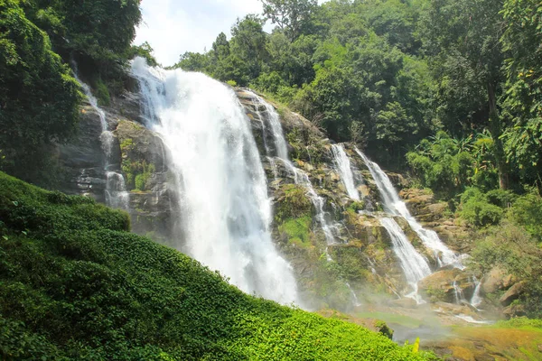 Wachirathan Waterfall  at Doi Inthanon National Park, Chiang Mai — Stock Photo, Image