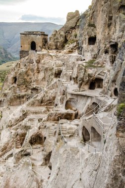 Akşam altın saat güney Gürcistan'da Vardzia mağara manastırı