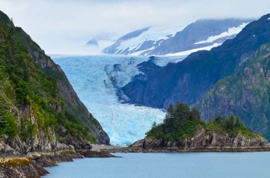 Kenai fiyortları Milli Parkı'ndaki Holgate buzulunun uzak görünümü, Seward, Alaska, Amerika Birleşik Devletleri, Kuzey Amerika