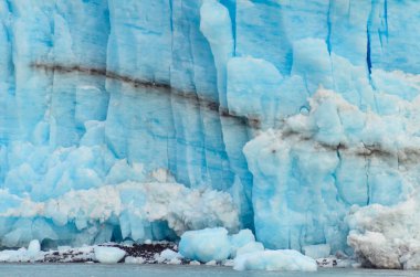 Kenai fiyortları Milli Parkı'ndaki Holgate buzulunun yakın çekim görünümü, Seward, Alaska, Amerika Birleşik Devletleri, Kuzey Amerika