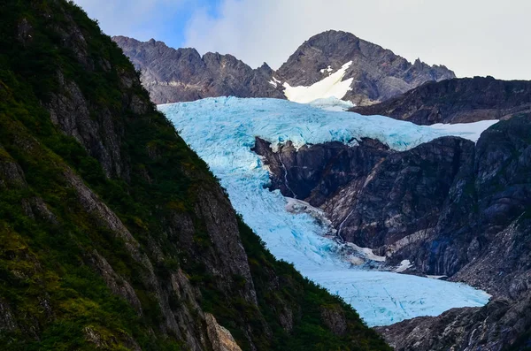 Vista à distância de um glaciar no Kenai Fjords National Park, Seward, Alaska, Estados Unidos, América do Norte — Fotografia de Stock