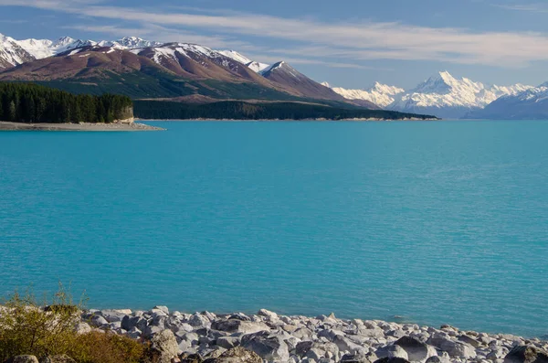 Vista à distância do Monte Cook através do Lago Pukaki, Ilha do Sul, Nova Zelândia — Fotografia de Stock